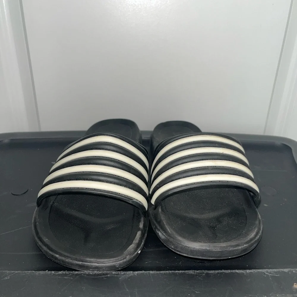 Men’s Black and White Slide Sandals Size: 10